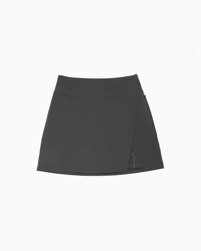 Front of a size 3X get dirty skort in Black by alder apparel. | dia_product_style_image_id:300752